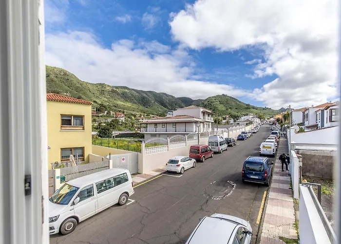 Cozy With Mountain Views In דירה